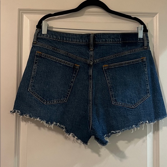 Abercrombie & Fitch "The Mom Short" - Picture 3 of 3